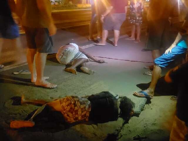 Motorista foge depois de atropelar casal no acostamento da BR-262 