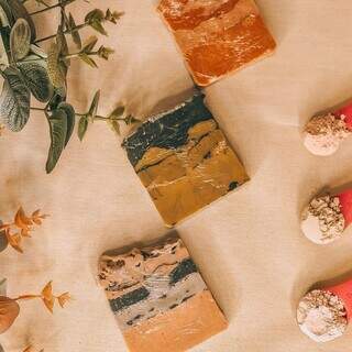 Sabonetes de argila tem sete opções de cores. (Foto: Arquivo Pessoal)