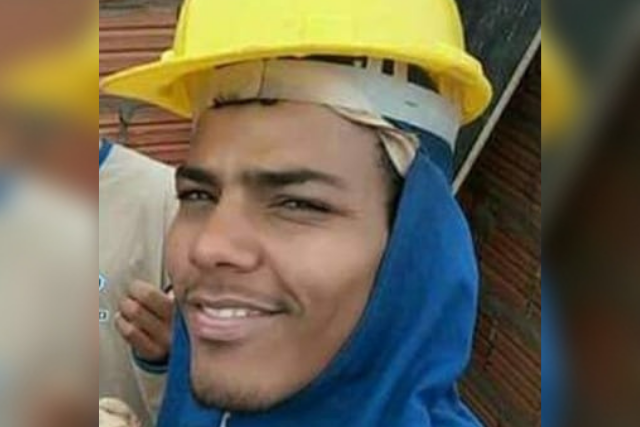 Jovem &eacute; morto a tiros e dois ficam feridos em ataque de grupo no Portal Caiob&aacute; 