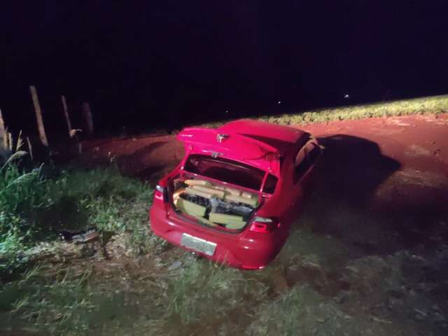 Traficante cai em barranco e abandona carro com 308 quilos de maconha