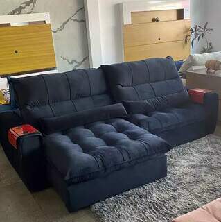 Sofazão Beirute retrátil e reclinável com molas no assento e pillow top de fibra. (Foto: Divulgação)