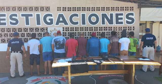 Dez s&atilde;o presos com droga e armas em a&ccedil;&atilde;o da pol&iacute;cia paraguaia na fronteira