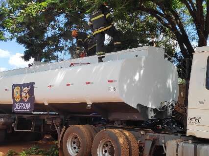 Polícia encontra 213 quilos de pasta base de cocaína em caminhão-tanque