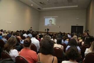 Público do I Seminário O Papel da Regulação no Desenvolvimento de Mato Grosso do Sul recebeu cerca de 100 pessoas (Foto: kísie Ainoã)