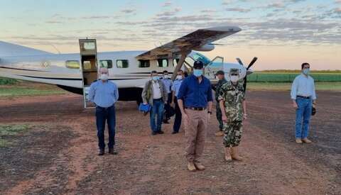 Presidente paraguaio se encontra com família de sequestrado na fronteira
