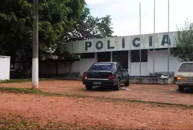 Para se vingar do amante da esposa, homem faz mulher do &quot;rival&quot; ref&eacute;m