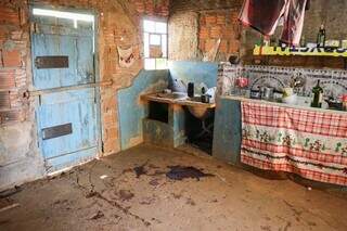 José foi atingido na cozinha da residência, depois de atirar contra policiais. (Foto: Henrique Kawaminami)