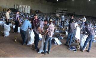 Donativos arrecadados são separados em cestas para serem doados a famílias pobres. (Foto: ABC Color)