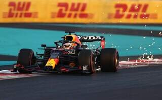 Max Verstappen faz a pole na &uacute;ltima etapa do Mundial de F&oacute;rmula 1