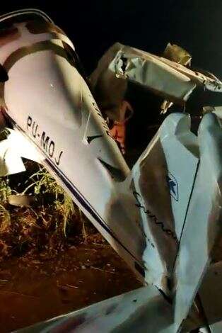 Aeronave com dois ocupantes cai e piloto fica ferido 