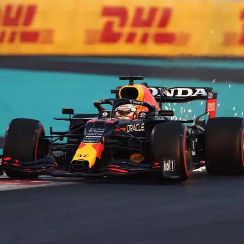 Max Verstappen faz a pole na &uacute;ltima etapa do Mundial de F&oacute;rmula 1