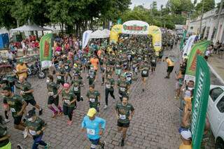 Corrida consagra hexacampe&atilde;o no masculino e estreante vence no feminino
