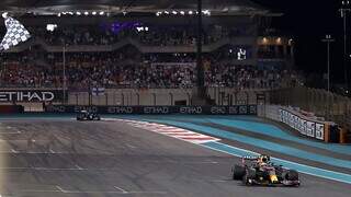 Neerlandês ficou na cola de Hamilton em vários momentos da corrida. (Foto: Divulgação/FIA)