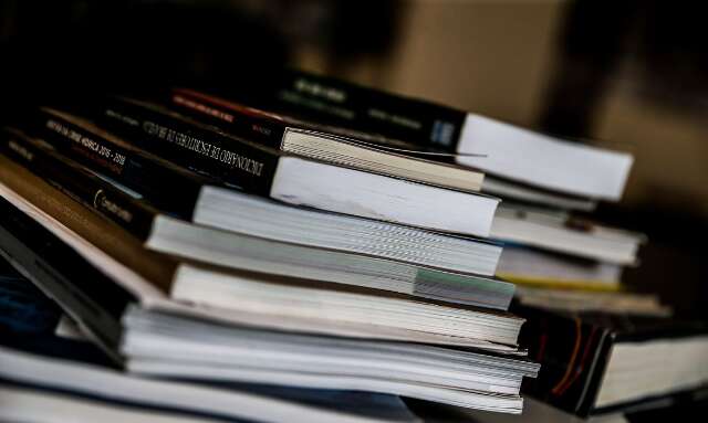 Vendas de livros no pa&iacute;s at&eacute; novembro j&aacute; superam as de 2020