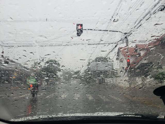 Chuva se intensifica na Capital, mas alerta de risco &eacute; para Norte de MS