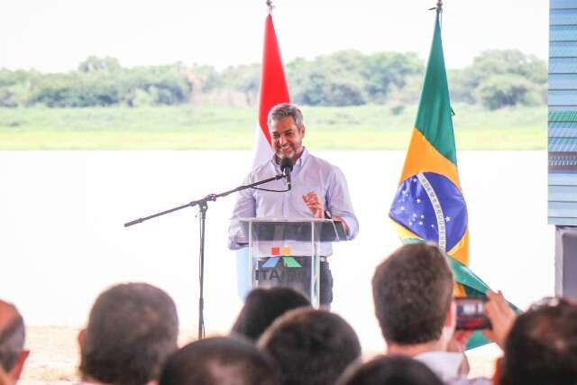 Presidente paraguaio diz que ir&aacute; esperar Bolsonaro para descerrar placa