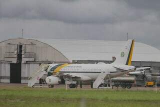 Avião presidencial pousou na Capital. (Foto: Marcos Maluf)