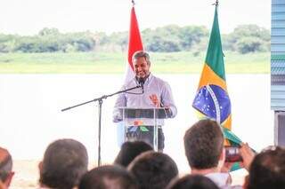 Presidente paraguaio afirmou que Bolsonaro deve ir em janeiro de 2022 para descerramento de placa. (Foto: Henrique Kawaminami)