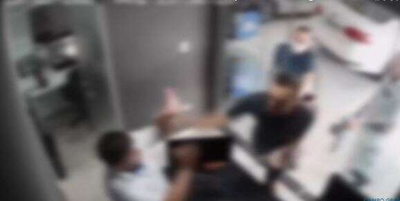 Cliente n&atilde;o aceita atraso por imprevisto, ofende e ataca funcion&aacute;rio de oficina