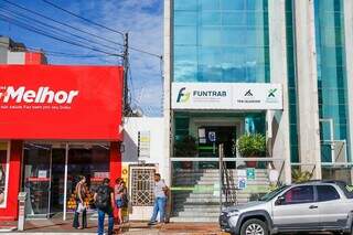 Fachada da Funtrab em Campo Grande. (Foto: Henrique Kawaminami) 