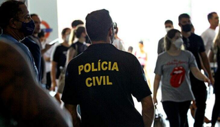 Candidatos na UCDB para realização de provas referentes ao concurso da Polícia Civil. (Foto: Divulgação/Governo MS)