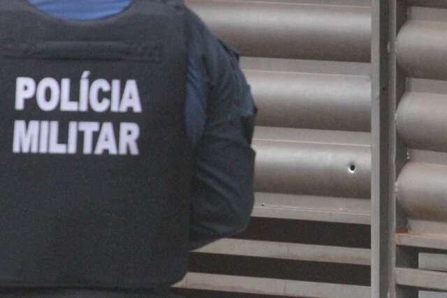 No lugar do filho, idosa de 78 anos &eacute; baleada por ocupantes de carro branco 