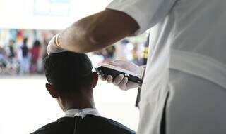 Barbearia é dos serviços oferecido pelo setor que se manteve estável em MS. (Foto: Agência Brasil)