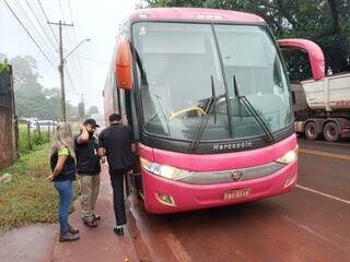 Veículo foi apreendido por realizar transporte de passageiros irregular. (Foto: Divulgação/Agems)