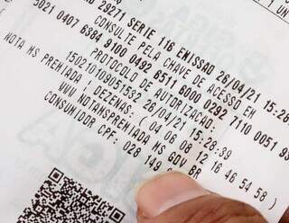 Nota fiscal com o CPF cadastrado; número é usado em sorteios realizados pelo governo do Estado. (Foto: Kísie Ainoã)