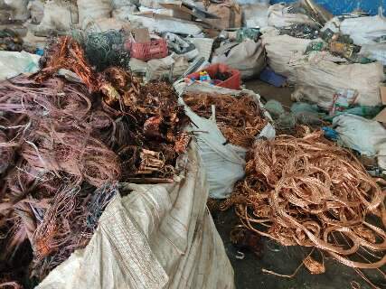 Três comerciantes são presos com 1.400 quilos de fios de cobre furtados