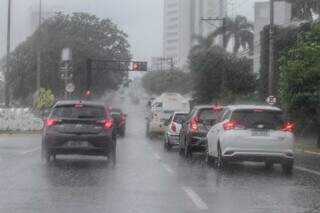 Chuva nesta manhã na região central de Campo Grande. (Foto: Marcos Maluf)