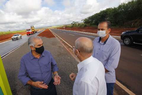 Azambuja entrega rodovia que liga Nova Andradina ao IFMS