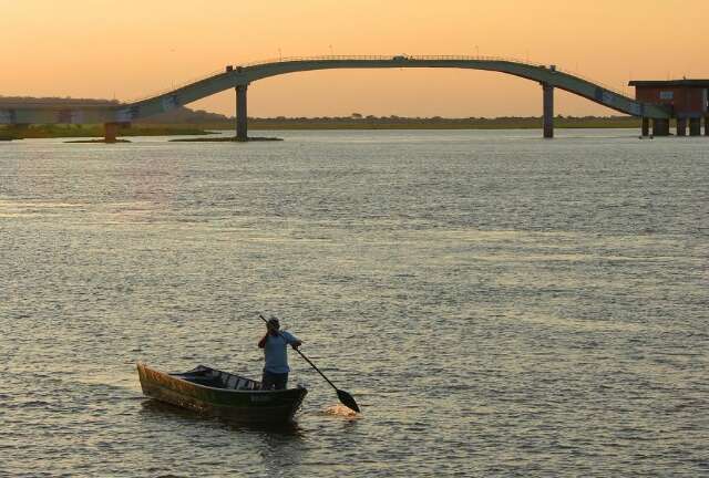 Canoa com fam&iacute;lia vira e ind&iacute;gena morre afogado no Rio Paraguai 