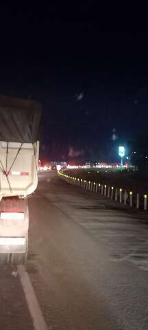 Batida entre caminh&atilde;o e carreta causa congestionamento no anel rodovi&aacute;rio  