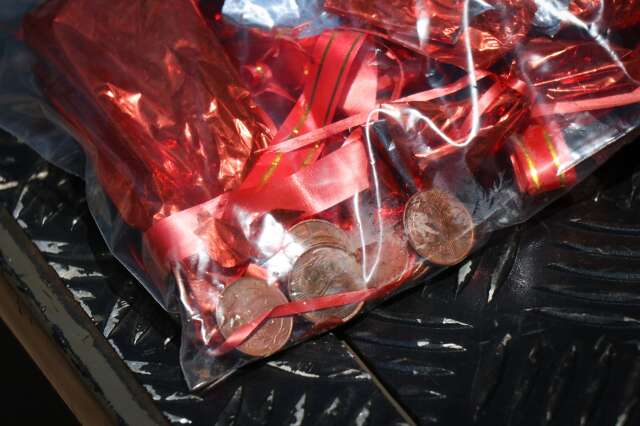 Bope &quot;explode&quot; pacote em frente a banco e encontra s&oacute; moedas de cinco centavos
