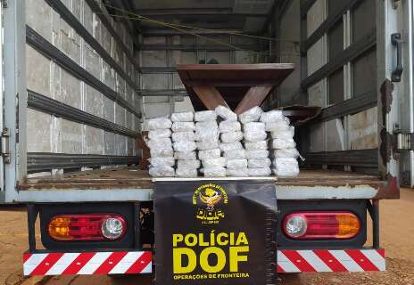 Traficante é preso com 42 quilos de pasta base em fundo falso de caminhão 
