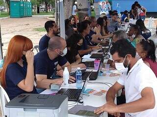 Atendimento da Funsat Itinerante na Praça do Rádio, durante a manhã de hoje. (Foto: Cleber Gellio)