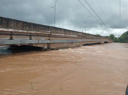 Rio Taquari atinge 5 metros após chuva que durou 12 horas 