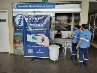 Barreira sanitária de vacinação e testagem de covid-19 na rodoviária de Campo Grande (Foto: Arquivo/Marcos Maluf)