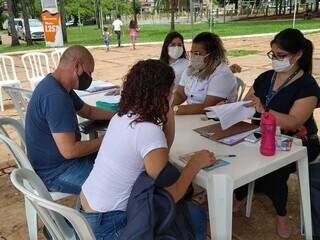 Atendimento da Funsat Itinerante na Praça do Rádio. (Foto: Cleber Gellio)