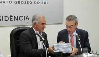 Governador Reinaldo Azambuja protocola Projetos da ALMS (Foto: Divulgação/Governo do Estado)