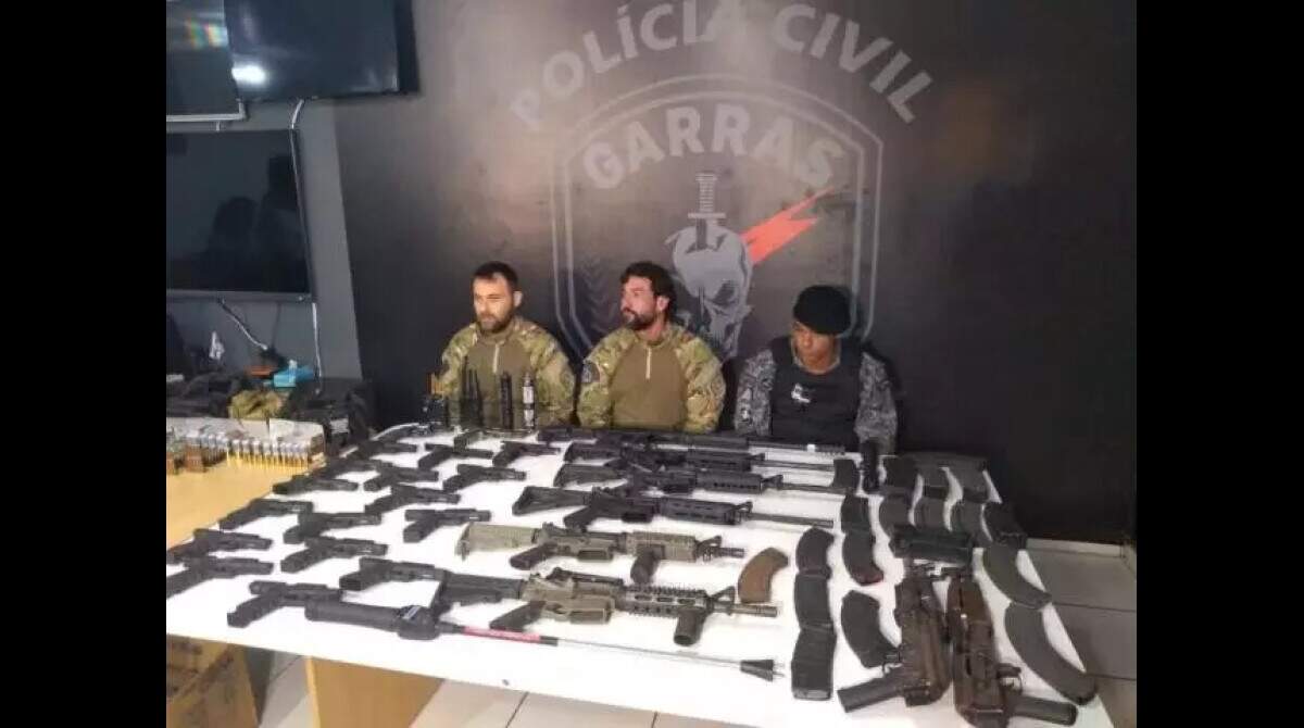 CAC é preso com arsenal de armas que seria usado em roubo na Capital -  Correio do Estado