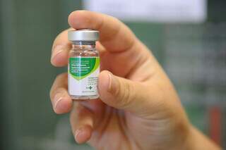 Frasco com dose de vacina contra gripe que é disponibilizada pelo SUS e fabricada pelo Instituto Butantan. (Foto: Divulgação)