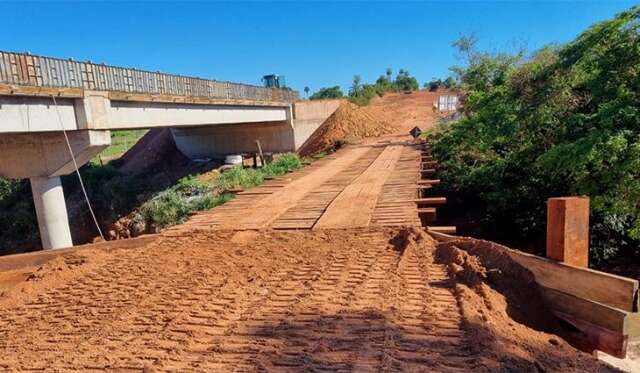 Pontes de madeira s&atilde;o trocadas por estruturas de concreto no interior