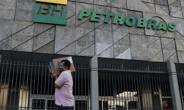 Com inscri&ccedil;&otilde;es at&eacute; janeiro, Petrobras abre concurso com sal&aacute;rios de R$ 11 mil