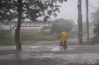 Domingo ser&aacute; de tempo inst&aacute;vel, com chuva e m&aacute;xima de 36&ordm;C em MS