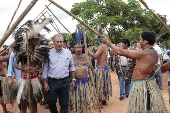 Governador entrega obras em comunidades ind&iacute;genas