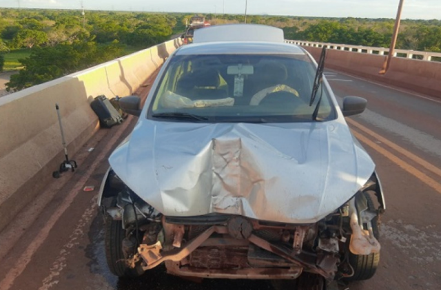 Acidente entre carro e caminh&atilde;o em ponte mata idosa de 87 anos 