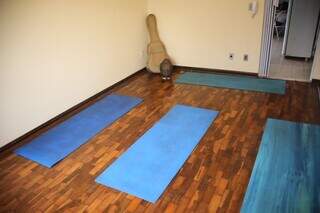 Uma das salas é um espaço multiuso, que no dia, estava sendo usado para yoga. (Foto: Paulo Francis)