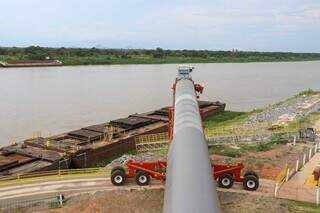 À margem do Rio Paraguai, porto envia soja para San Lorenzo, na Argentina. (Foto: Henrique Kawaminami)
